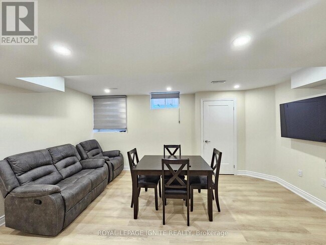 Building Photo - 6 Timmins St