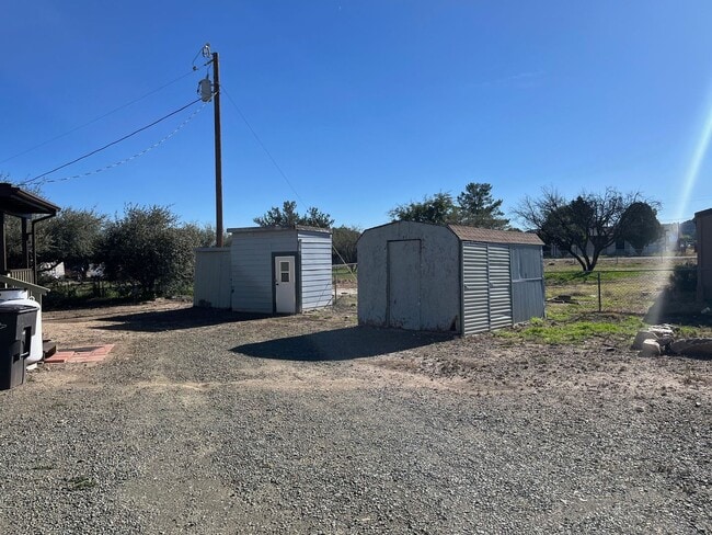 Foto del edificio - ***2 BEDROOM/1 BATH - CORNER LOT - CORDES LAKES***