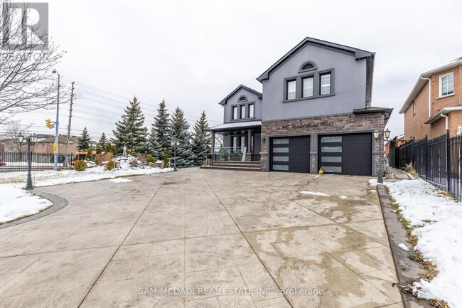Photo du bâtiment - 987-BSMT-987 Bristol Rd W