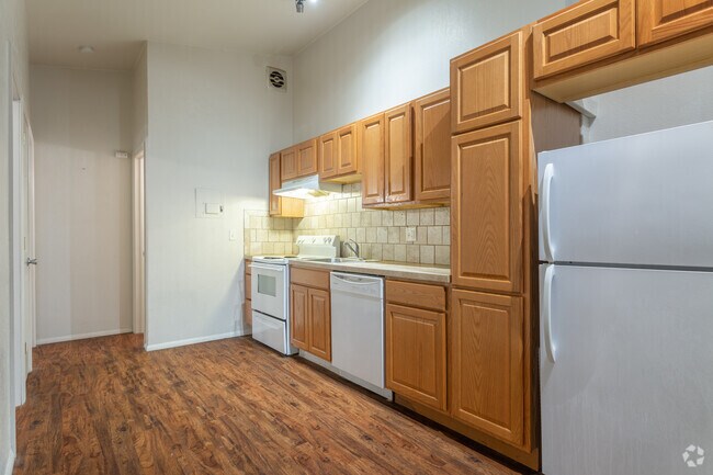 Acadian Apartments Brookpark Oh Apartments Com