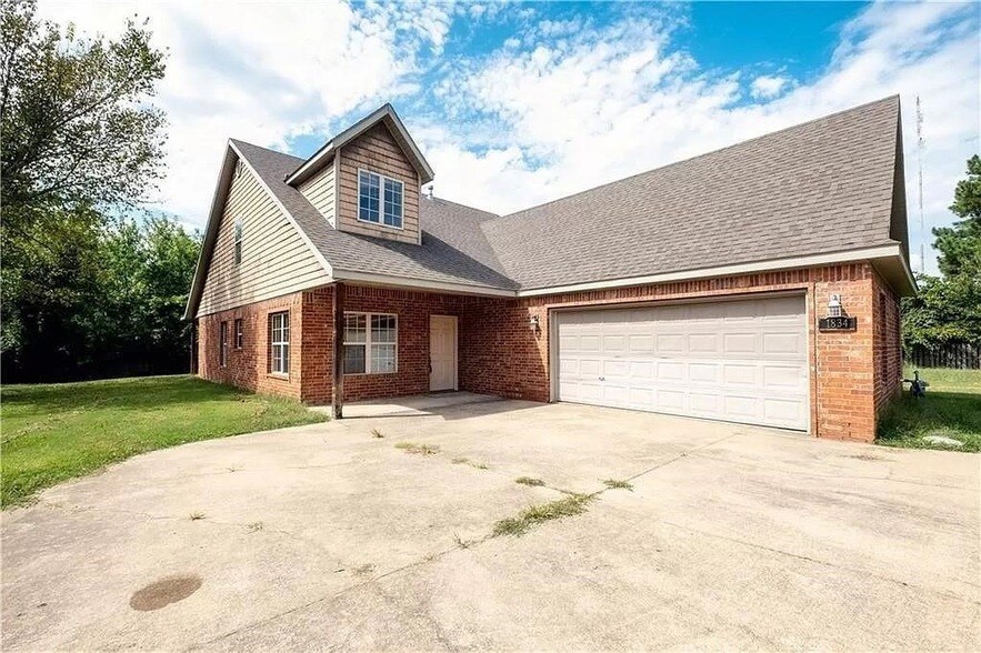 Foto principal - 1834 W Creekmore Dr