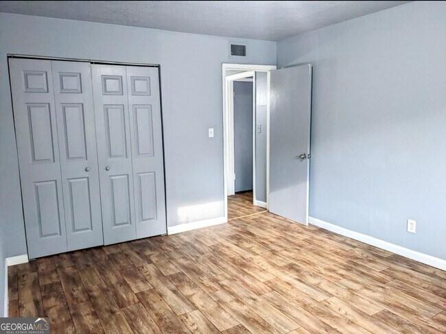 Building Photo - 3445 Almand Dr