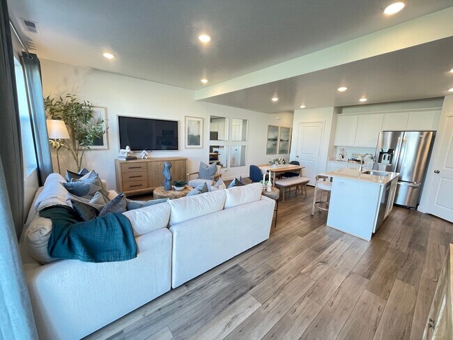 Foto del edificio - 1566 N Summer Spgs Cv