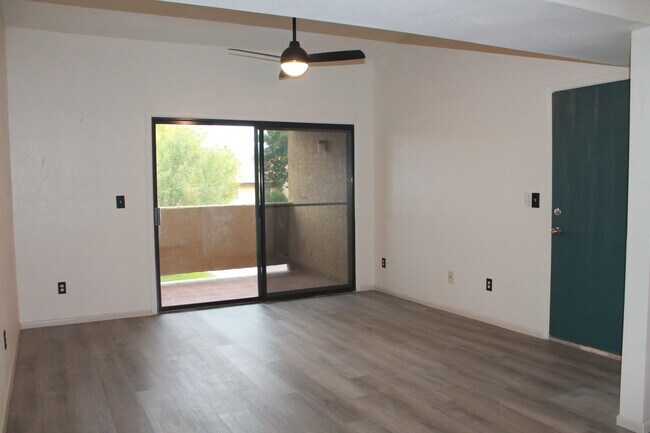 Foto del edificio - 2188 N Pantano Rd