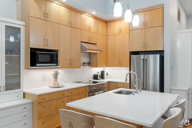 Building Photo - 758 Tremont St