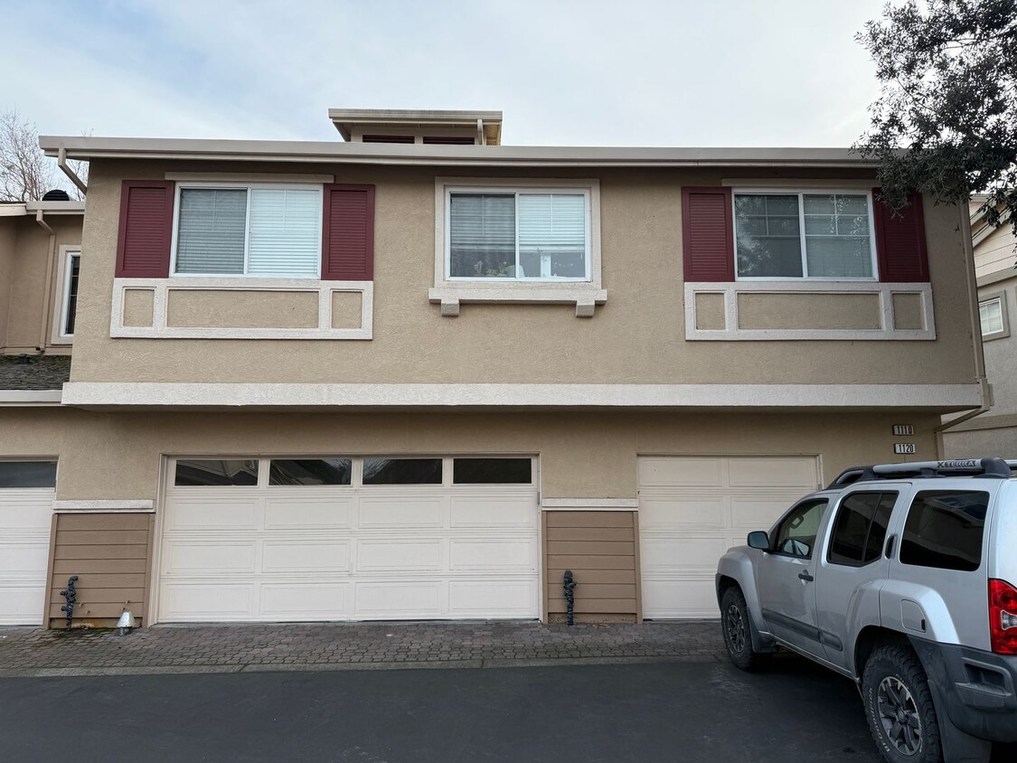 Foto principal - Beautiful 2 Story Townhome in Desirable We...