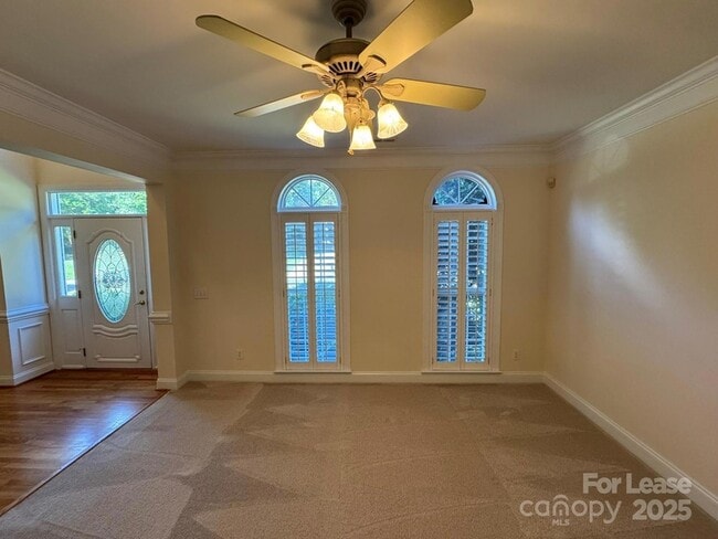 Foto del edificio - 7127 Weddington Brook Dr