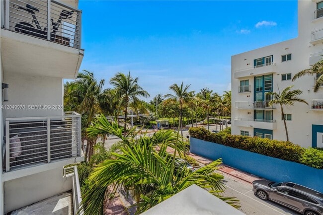 Foto del edificio - 7700 Collins Ave