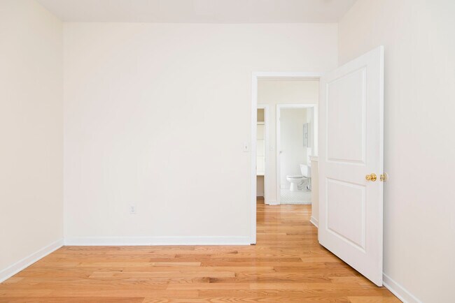 Building Photo - 921 S 23rd St