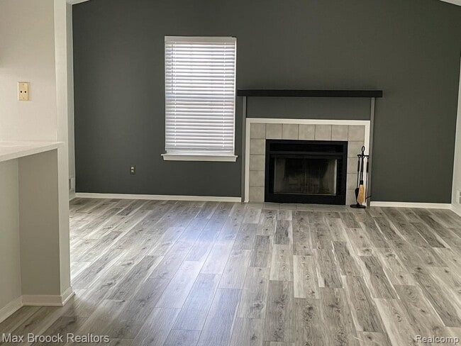 Building Photo - 6635 Bellows Ct