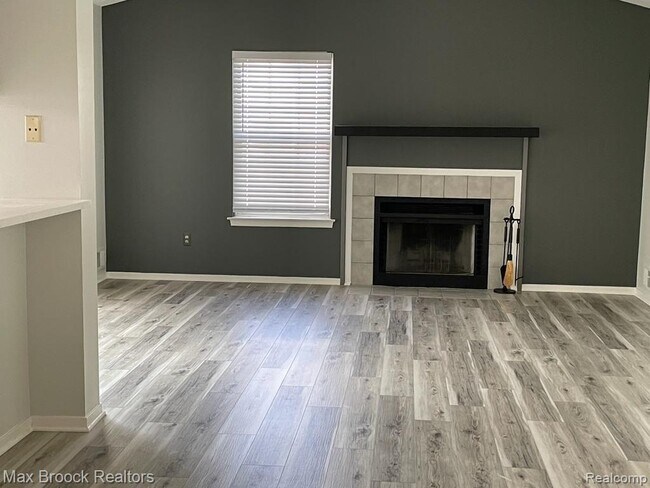 Foto del edificio - 6635 Bellows Ct