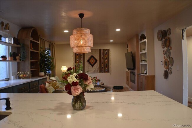 Foto del edificio - 1625 N Murray Blvd