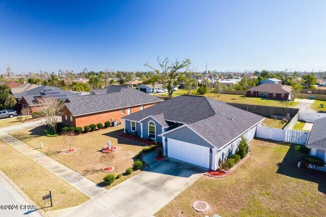 Foto del edificio - 3758 Bay Tree Rd