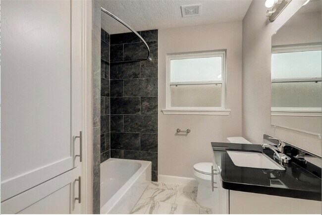 Foto del edificio - 4627 Maple St