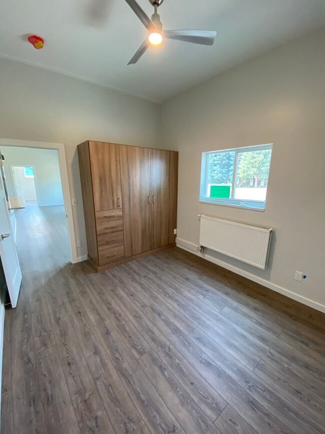 Building Photo - Location Downtown!  3 Bedroom, 2 Bath. COMPLETELY RENOVATED! Must see!