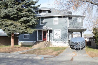 Building Photo - 825 Avenue C