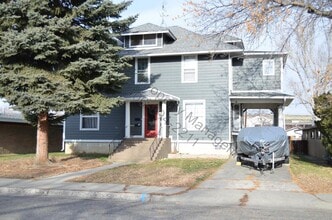 Building Photo - 825 Avenue C