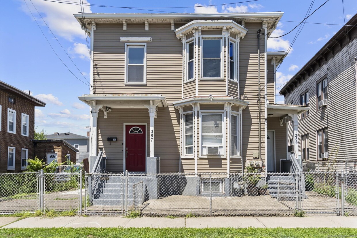 Primary Photo - 387 Nichols St
