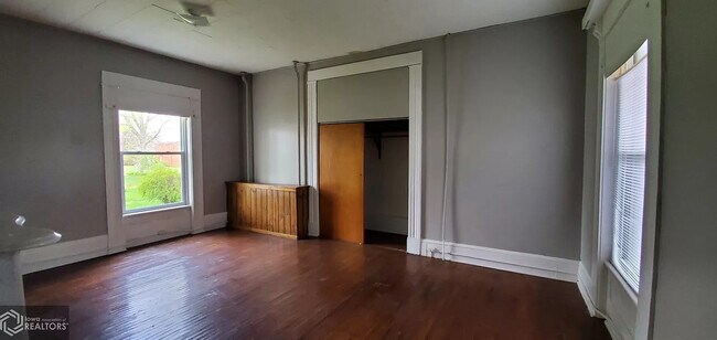 Building Photo - 1524 Oakdale St