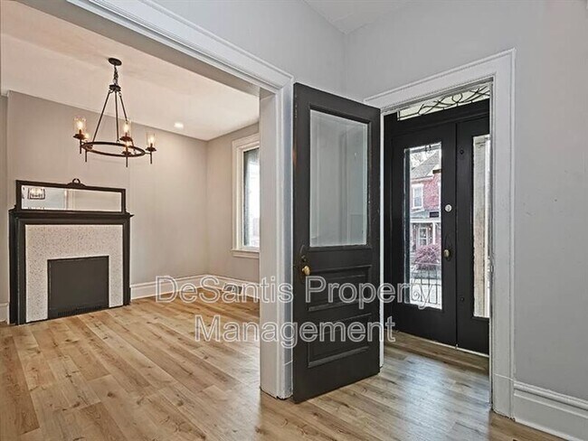 Foto del edificio - 923 Adelaide St