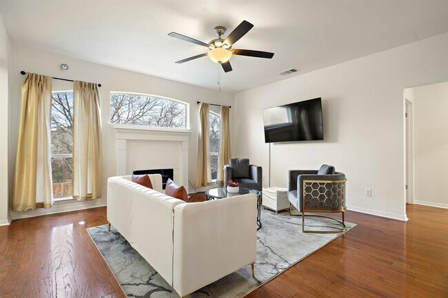 Foto del edificio - 13039 Scofield Farms Dr