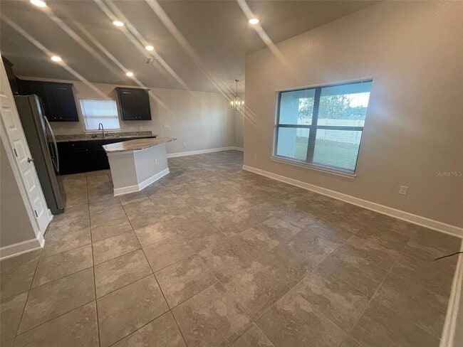 Building Photo - 140 Bergamot Lp