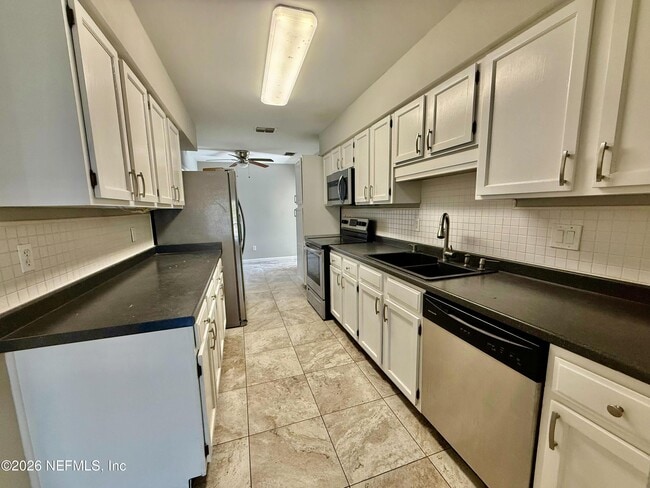 Foto del edificio - 902 Lakeridge Dr