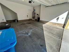 Building Photo - 25 Barbara Ln