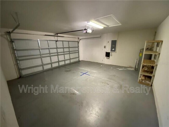 Building Photo - 7843 Foxgrove Dr