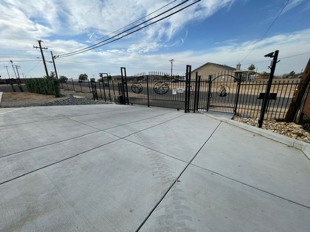 Building Photo - 17515 Live Oak St