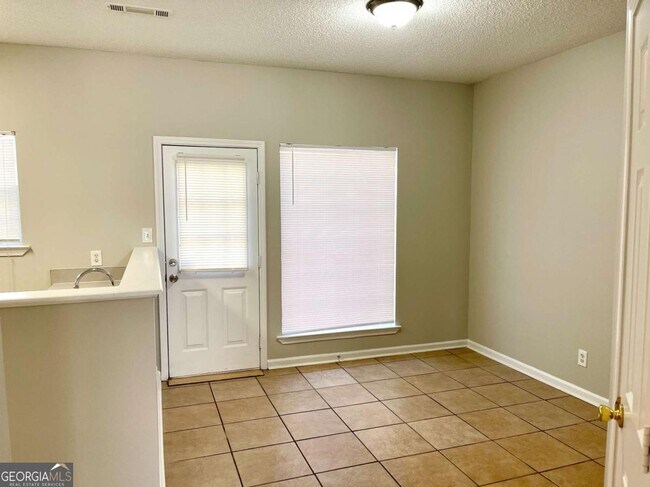 Foto del edificio - 6688 Sunset Hills Blvd