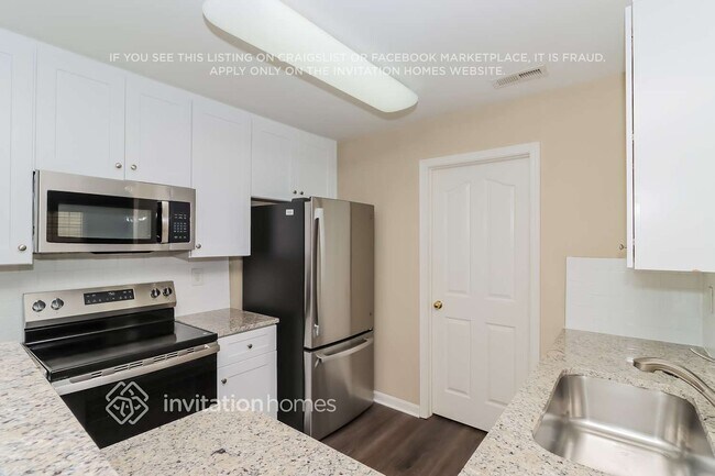 Foto del edificio - 8410 Wallace Glen Dr