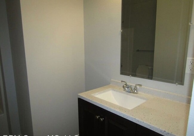 Building Photo - Duplex in Ozark!!