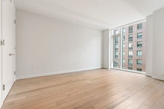 Building Photo - 505 W 43rd St