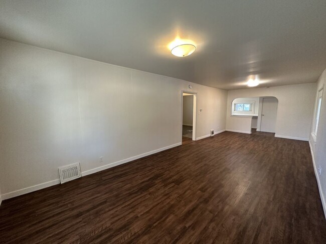 Building Photo - 3 Bed, 1 Bath Single Family Home w/ 1-Car ...