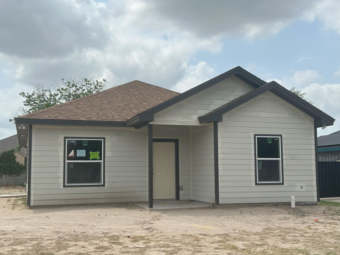 Foto principal - 229 Charreada Dr