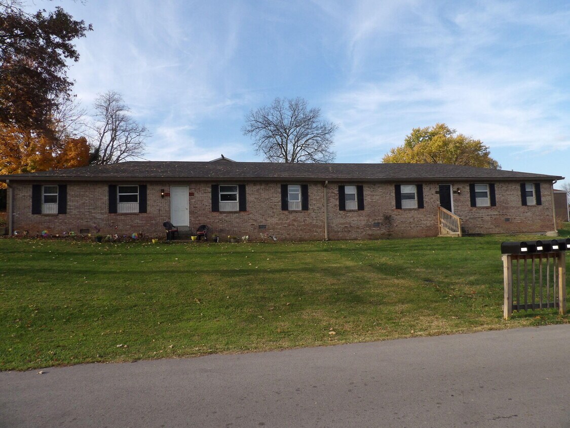 Primary Photo - 1005 Colonial Trce