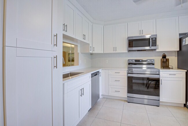 Foto del edificio - 6698 10th Ave N