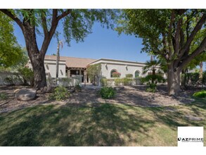 Building Photo - 9504 E Sunnyside Dr