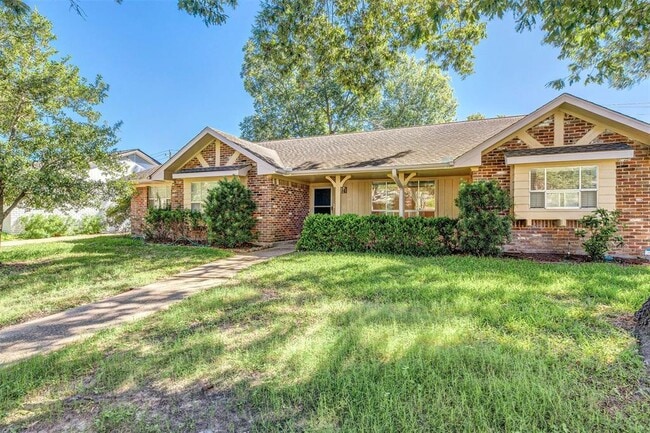 Building Photo - 5639 Indigo St