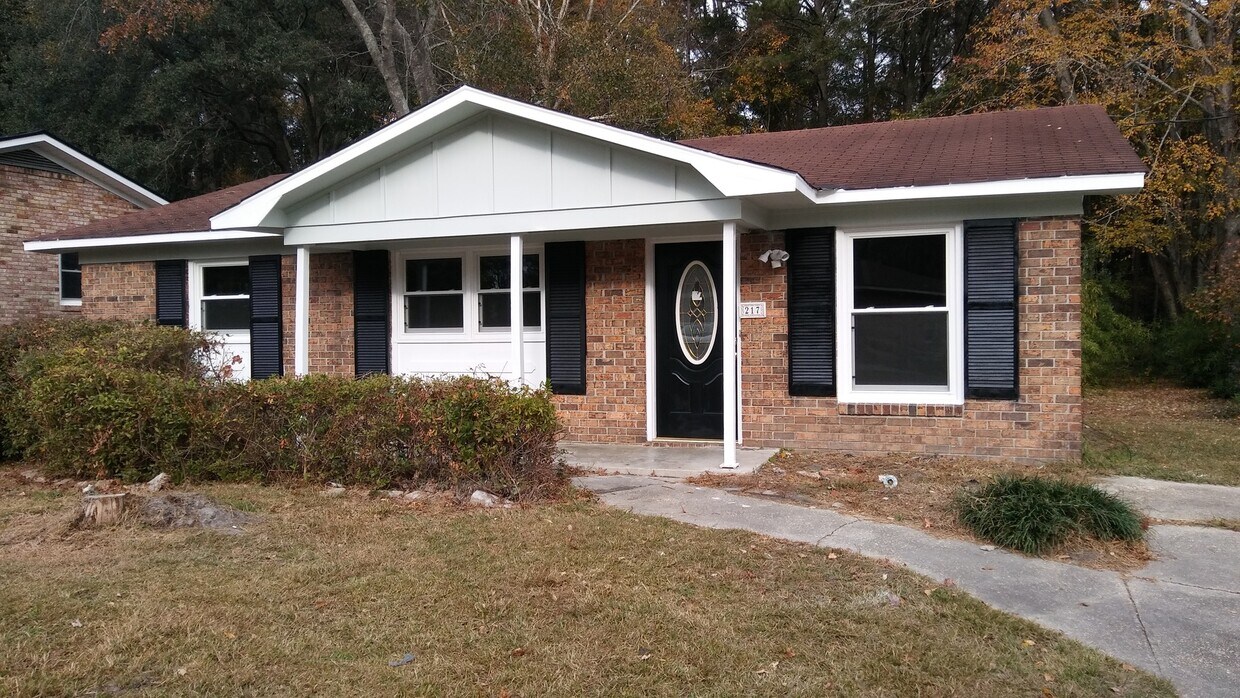 Primary Photo - Charming 3 bedroom Home