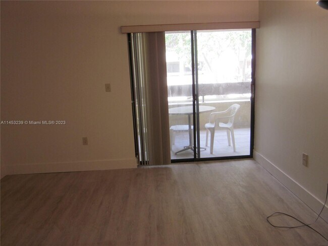 Foto del edificio - 8800 SW 123rd Ct