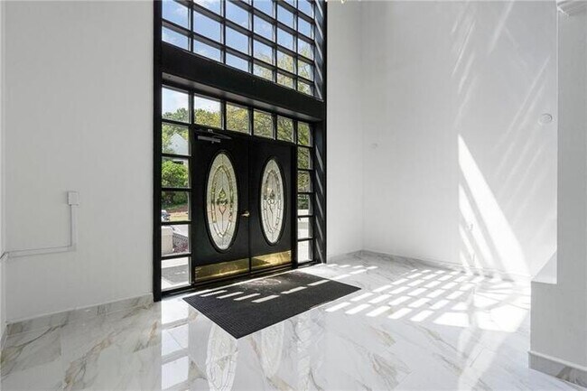 Foto del edificio - 2 bedroom condo in Atlanta in gated community