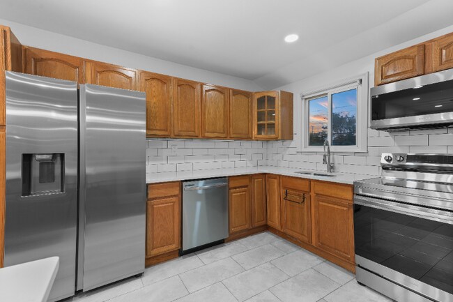 Building Photo - 1077 Hyman Ave