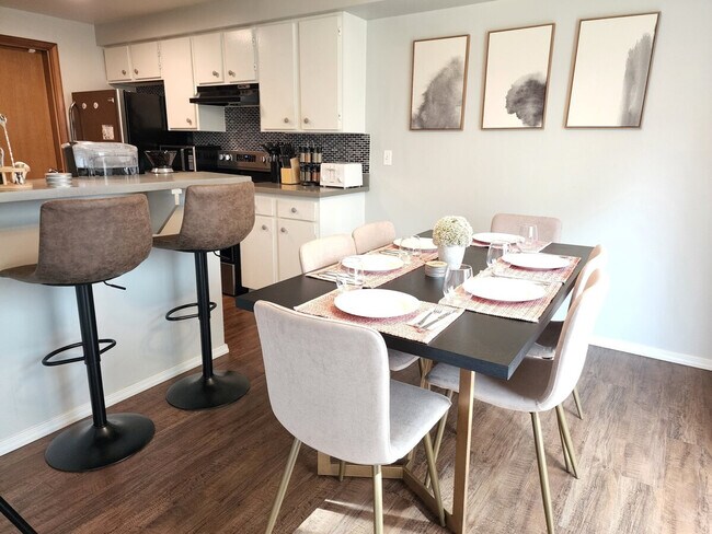 Foto del edificio - 15904 Admiralty Way