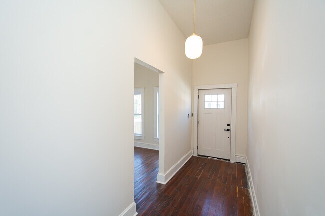 Building Photo - 915 S Shelby St