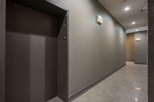 Foto del edificio - 2556 W Armitage Ave