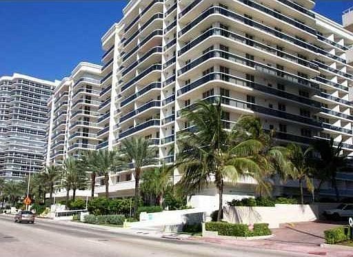 Building Photo - 9595 Collins Ave