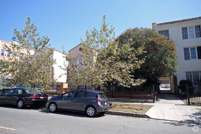 Building Photo - Catalina Apartments