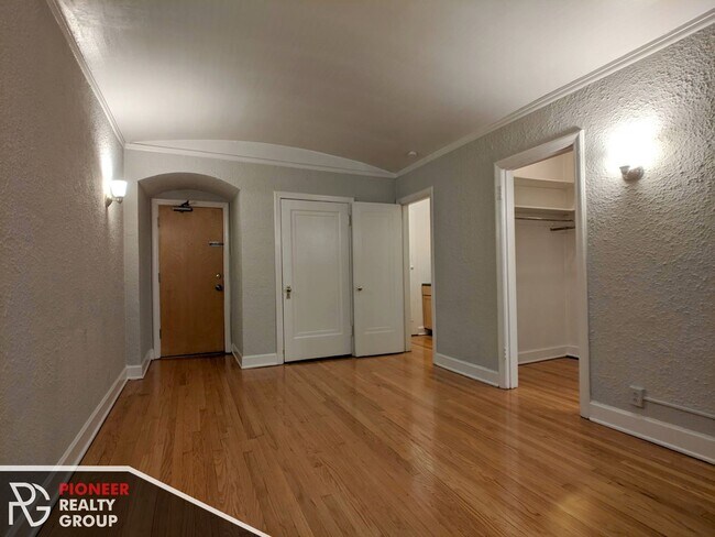 Foto del edificio - 556 W Arlington Pl